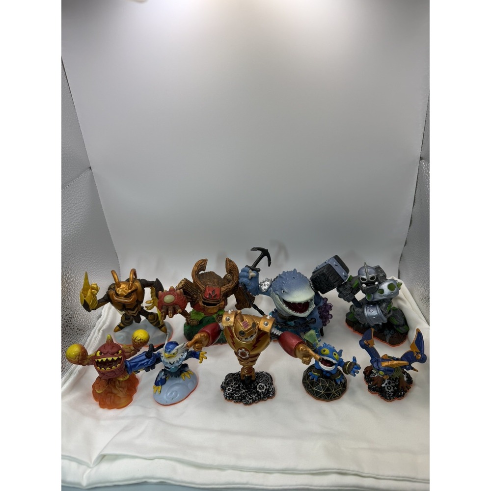 Lot of 9 Assorted Skylanders Action Figures